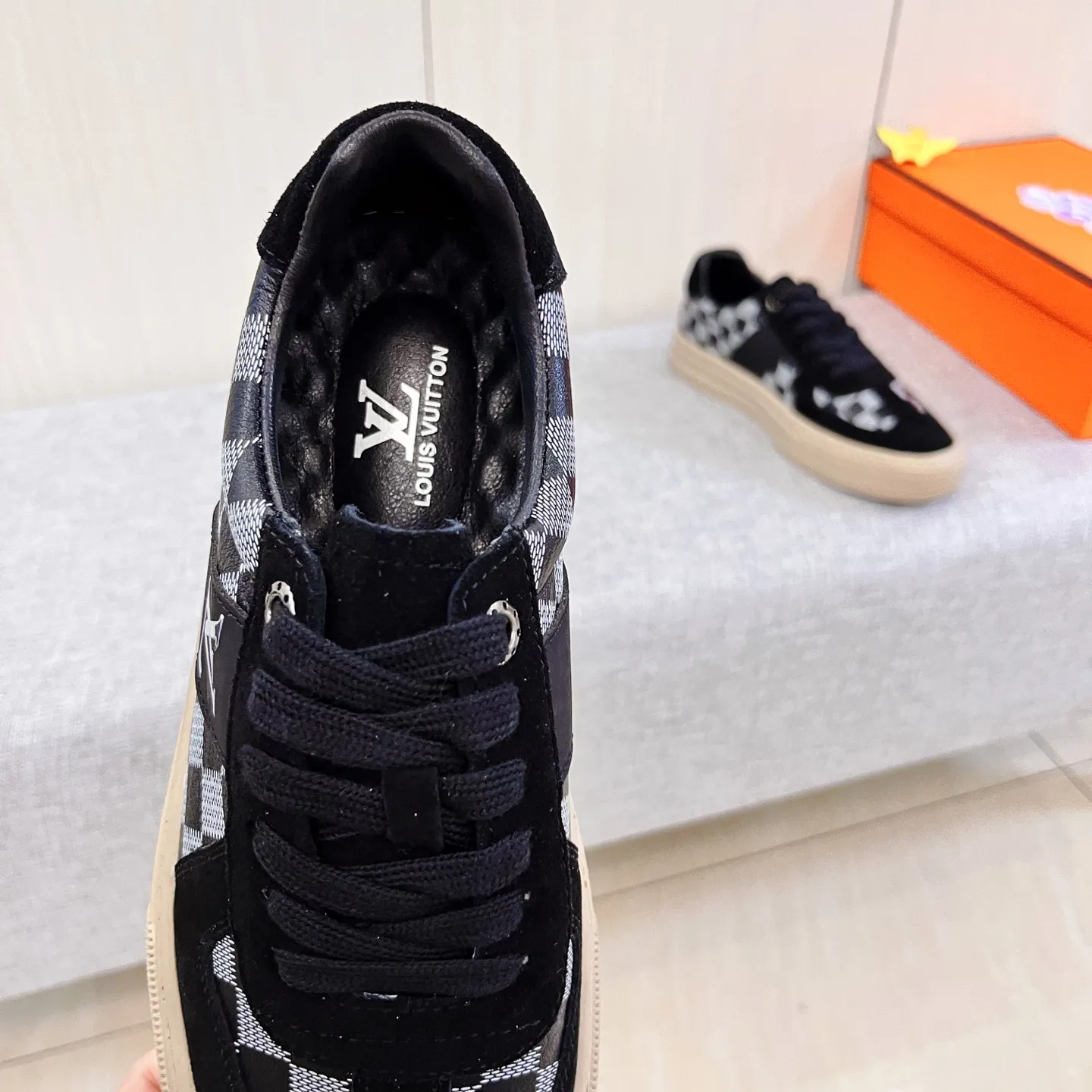 🚘🚘Factory batch 400💰[LV]🔥Louis Vuitton, high-end men's shoes brand, official website 1:1 latest masterpiece: the upper is made of first-layer cowhide imported from Italy with a comfortable and breathable lining➕original non-slip and wear-resistant outsole🔥, making walking more convenient and comfortable! An exclusive new model, a stunning work, a beautiful 1:1 replica [color] compared to the official quality! Create a fashionable personality to set off your uniqueness! A must-have for trendy men! Classic🔥Size: 38-44 Color: 🔥 2⃣️colors available🔥
